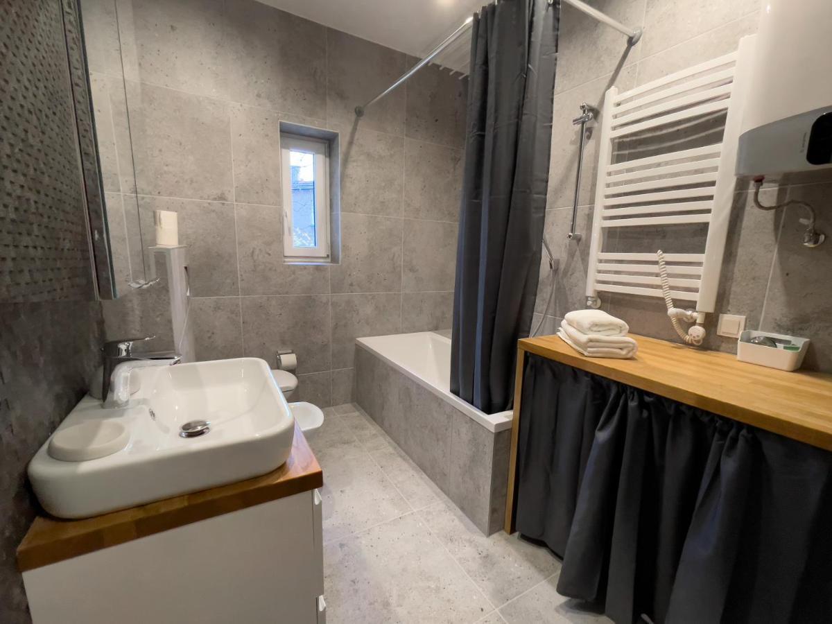 Urban Apartments Premium No 3, Free Private Parking, Self Check-In Хожов Екстериор снимка