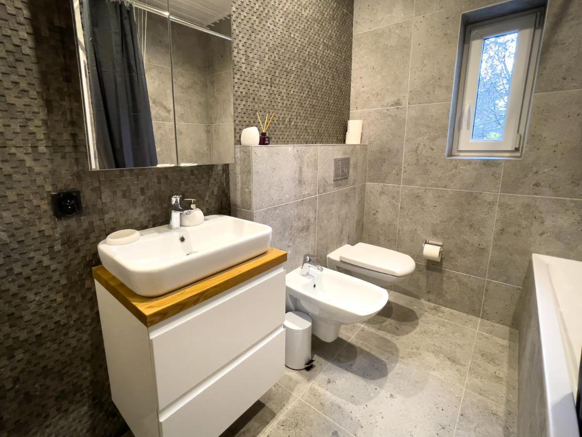 Urban Apartments Premium No 3, Free Private Parking, Self Check-In Хожов Екстериор снимка