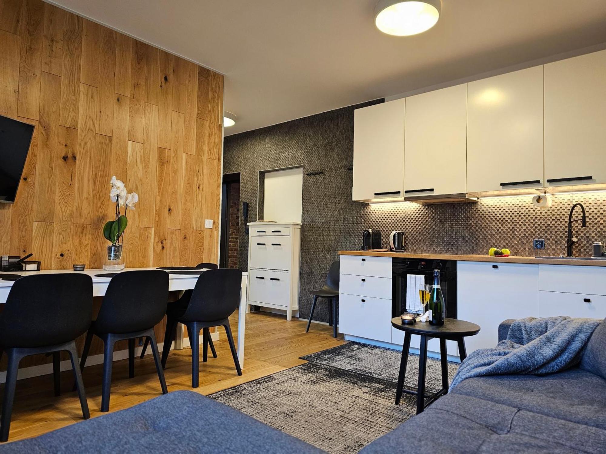 Urban Apartments Premium No 3, Free Private Parking, Self Check-In Хожов Екстериор снимка