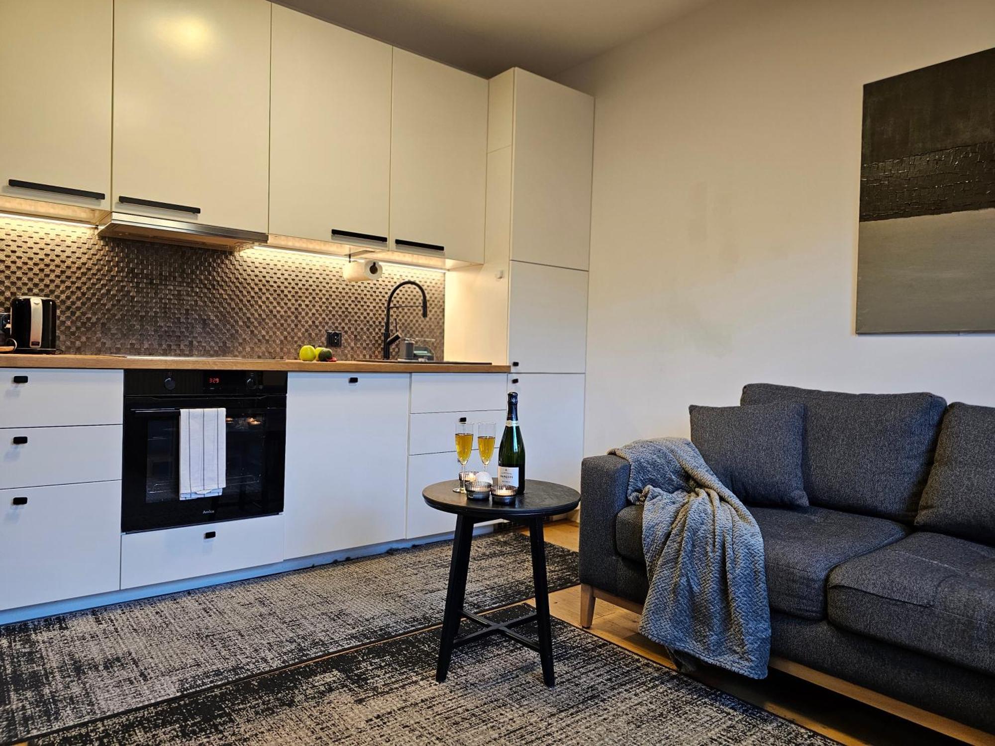 Urban Apartments Premium No 3, Free Private Parking, Self Check-In Хожов Екстериор снимка